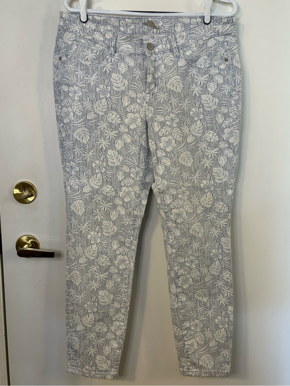Tommy Bahama Women’s Monstera Mash Print Skinny Ankle Jeans Fresh Air Wash 31/28